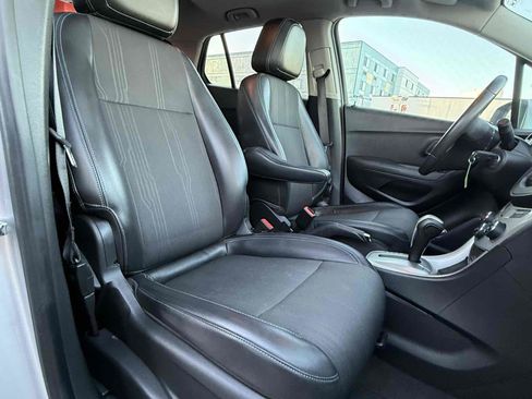 Used 2015 Chevrolet Trax LT w/ LT Sun and Sound Package image 7