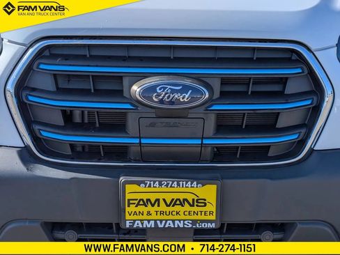 Used 2023 Ford E-Transit image 3