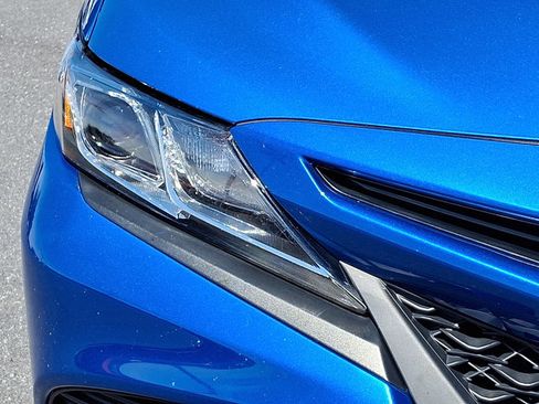 Used 2018 Toyota Camry SE w/ Convenience Package FWD image 9