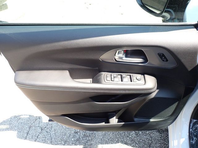 New 2027 Chrysler Pacifica Select FWD image 16