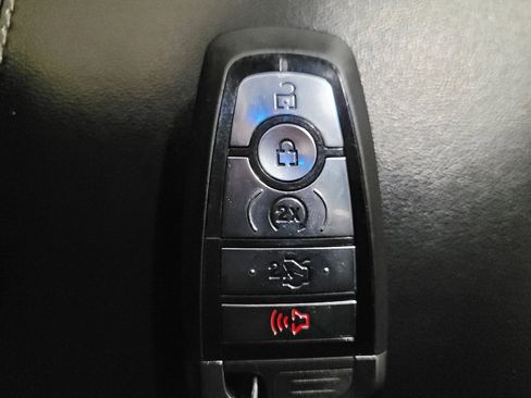 Used 2021 Ford Explorer XLT w/ Equipment Group 202A AWD/4WD image 32