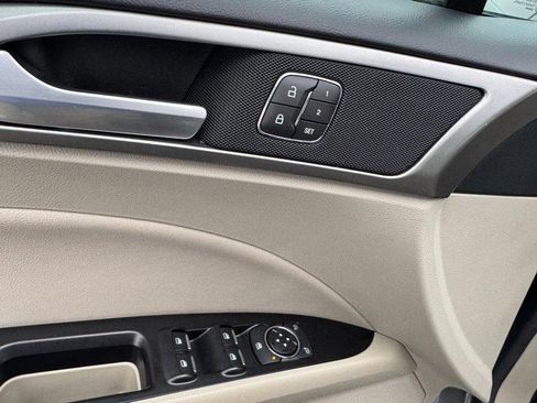 Used 2020 Ford Fusion SEL image 15