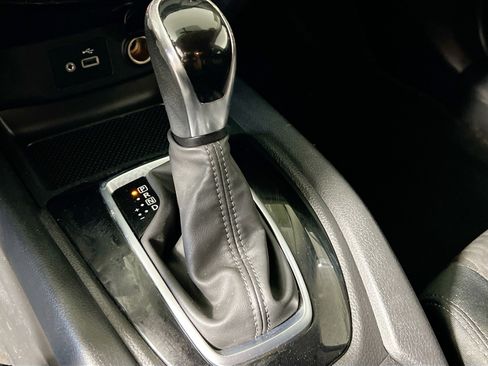 Used 2018 Nissan Rogue SV image 23