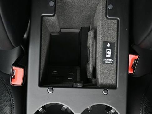 Certified 2026 Porsche Macan AWD/4WD image 25