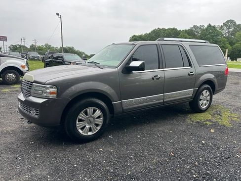 Used 2013 Lincoln Navigator L 2WD image 1