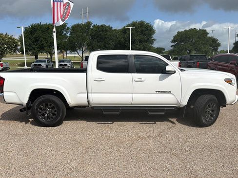 Used 2022 Toyota Tacoma SR5 RWD image 2