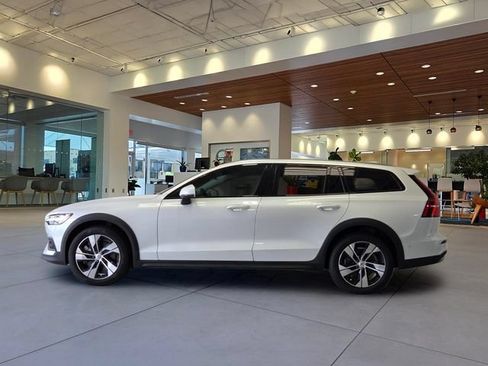 Certified 2026 Volvo V60 B5 Cross Country Plus w/ Protection Package Premier AWD/4WD image 2