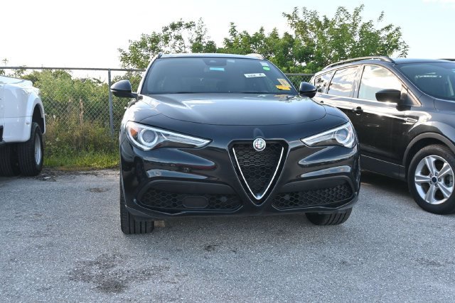 Used 2023 Alfa Romeo Stelvio Ti AWD/4WD image 3