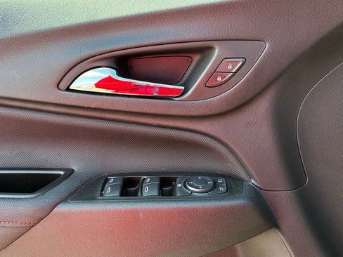 Used 2022 Chevrolet Equinox RS w/ RS Leather Package AWD/4WD image 19