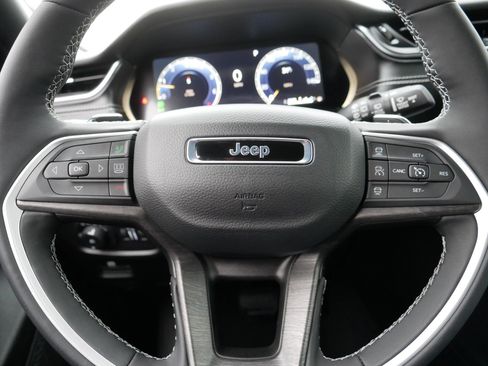 Used 2025 Jeep Grand Cherokee L Limited w/ Luxury Tech Group II image 25