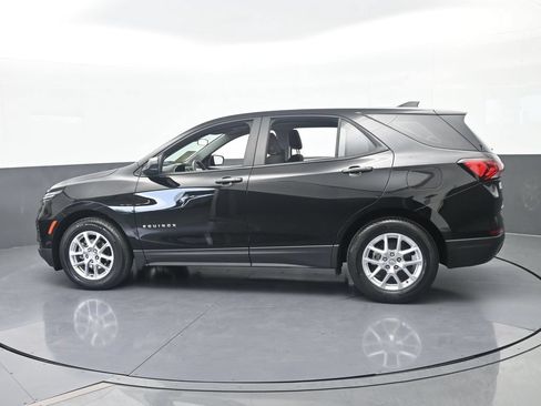 Used 2023 Chevrolet Equinox LS FWD image 3