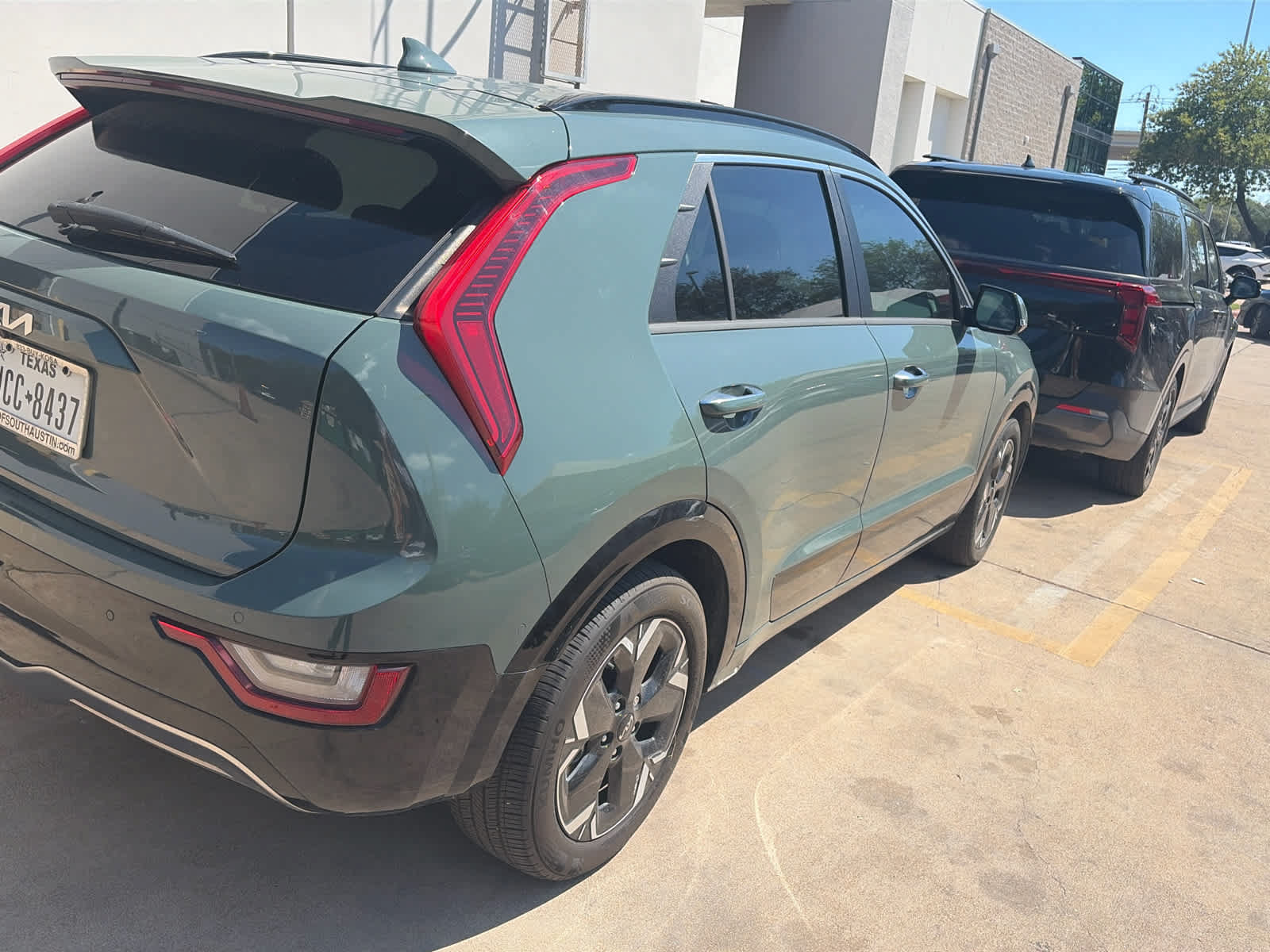 Used 2024 Kia Niro Wave w/ Wave Preserve Package FWD image 31