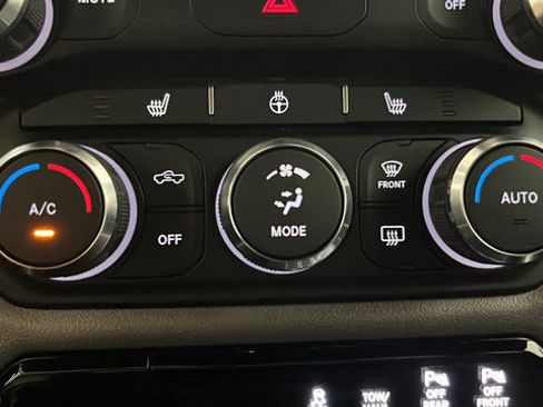 Used 2021 RAM 1500 Big Horn AWD/4WD image 11