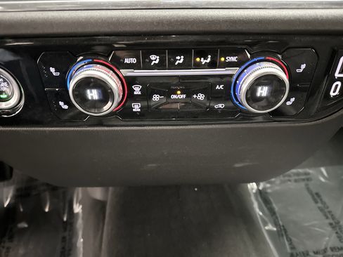 Used 2024 GMC Sierra 1500 SLT image 36