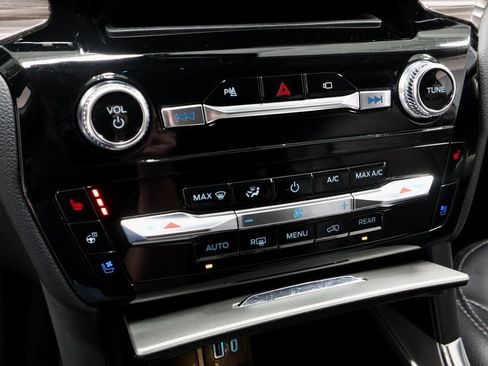 Used 2022 Ford Explorer Limited w/ Equipment Group 301A image 35