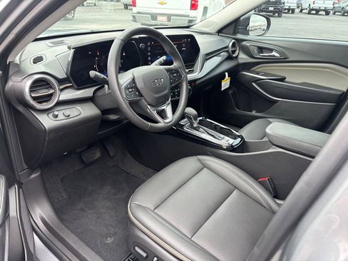 Used 2025 Chevrolet Trax ACTIV w/ Driver Confidence Package FWD image 7