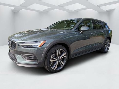 New 2026 Volvo V60 B5 Cross Country Plus w/ Protection Package Premier AWD/4WD image 7