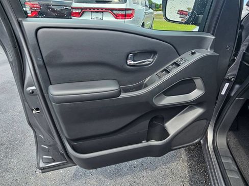 Certified 2025 Nissan Frontier SV w/ SV Convenience Package RWD image 12