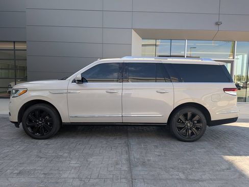 Certified 2024 Lincoln Navigator L Reserve AWD/4WD image 3