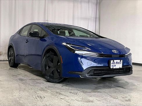 Used 2024 Toyota Prius LE image 34