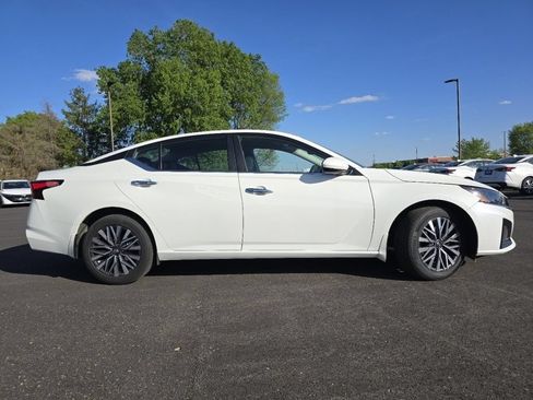 Used 2023 Nissan Altima 2.5 SV AWD/4WD image 14