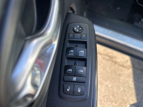 Used 2017 Jeep Cherokee Latitude w/ Cold Weather Group image 13