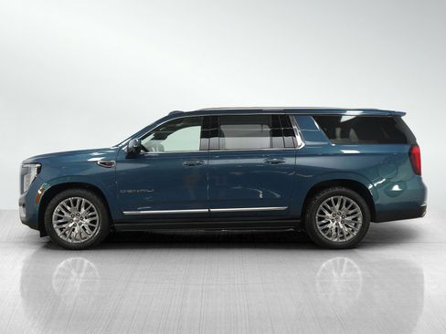Used 2025 GMC Yukon XL Denali w/ Denali Reserve Package AWD/4WD image 2