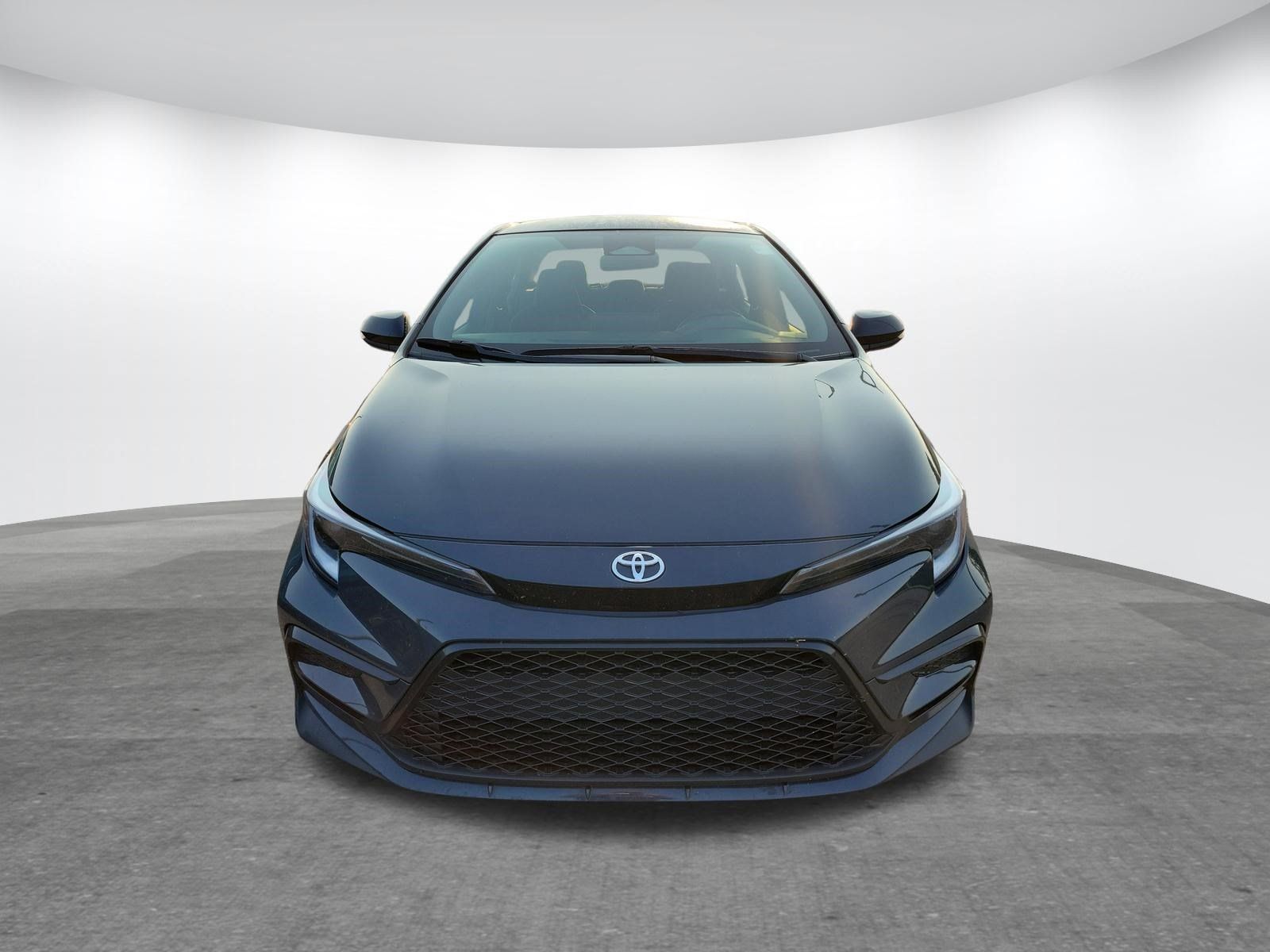 Used 2025 Toyota Corolla SE FWD image 2