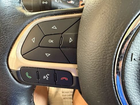 Used 2016 Jeep Renegade Limited FWD image 18
