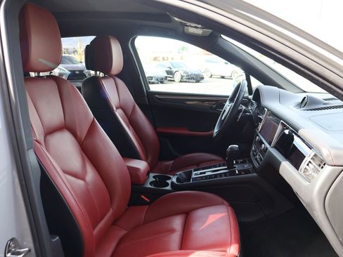 Certified 2022 Porsche Macan image 26