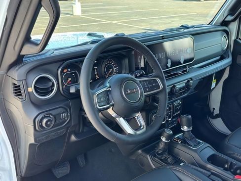 New 2026 Jeep Wrangler Unlimited Sahara AWD/4WD image 20