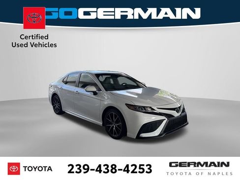 Used 2024 Toyota Camry SE w/ Cold Weather Package FWD image 10