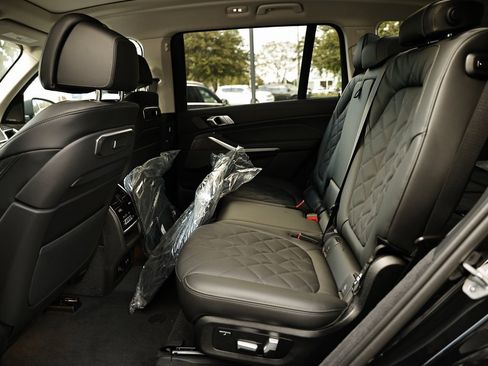 New 2026 BMW X7 xDrive40i w/ Premium Package image 26