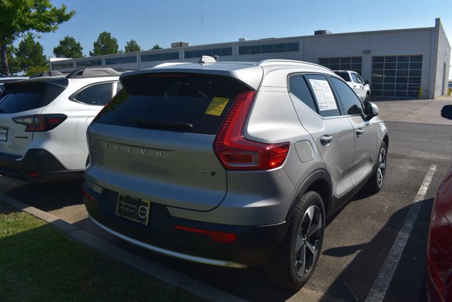 Used 2023 Volvo XC40 B5 Ultimate AWD/4WD image 4