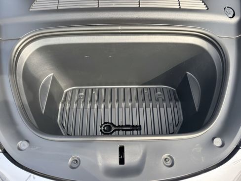 Used 2023 Tesla Model Y Long Range image 35