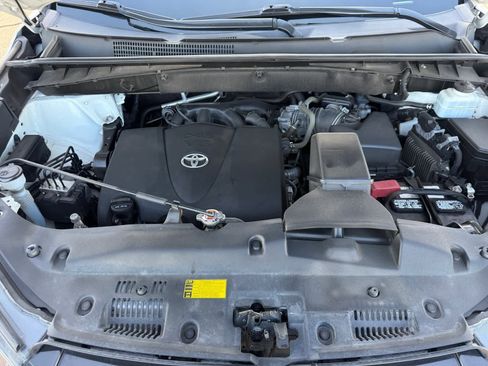 Used 2019 Toyota Highlander SE image 11