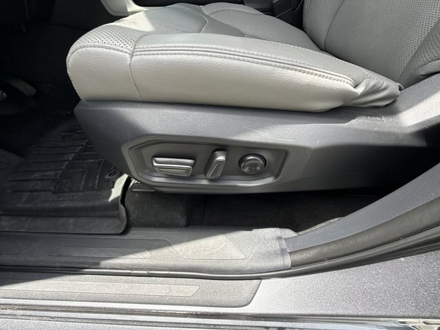 Used 2023 Toyota Tundra Limited w/ Power Package AWD/4WD image 12