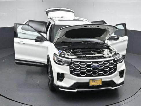 Certified 2025 Ford Explorer Platinum w/ Ultimate Package AWD/4WD image 57