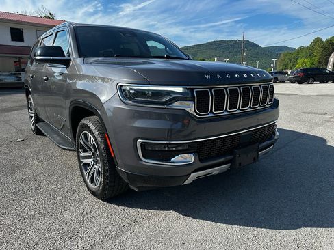 Used 2024 Jeep Wagoneer Series II w/ Flexible Seating Group AWD/4WD image 1