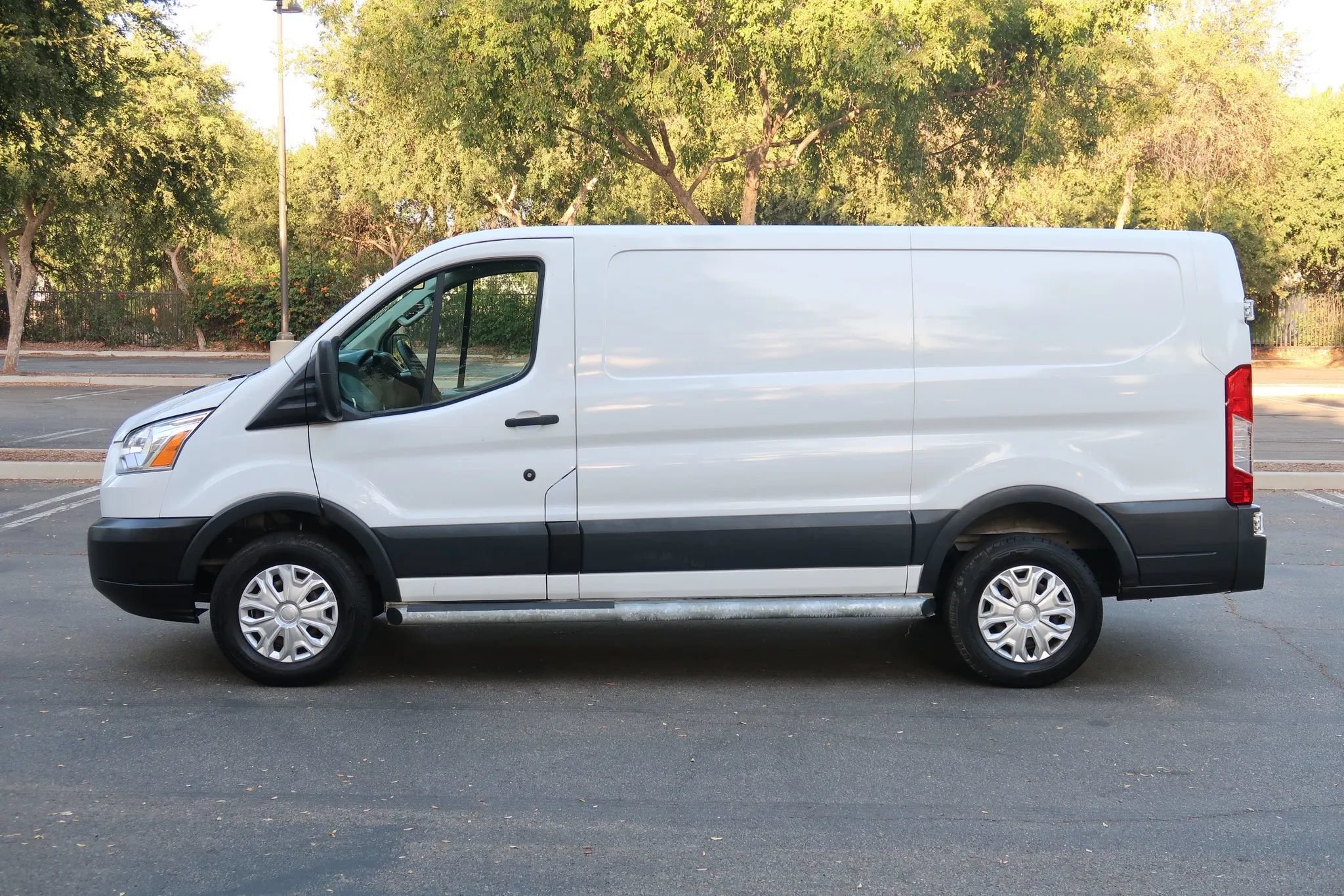 Used 2018 Ford Transit 250 130 Low Roof w/ Exterior Upgrade Package RWD image 5