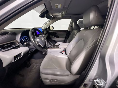 Used 2023 Toyota Highlander Limited image 14