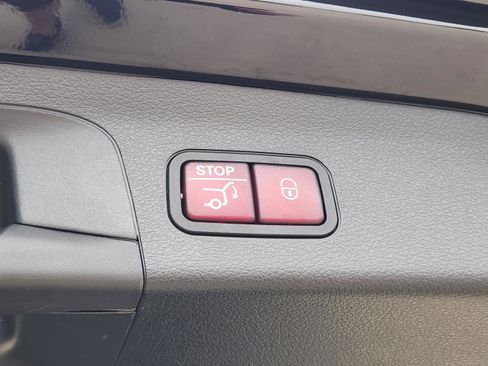 Used 2024 Mercedes-Benz GLS 580 4MATIC image 33