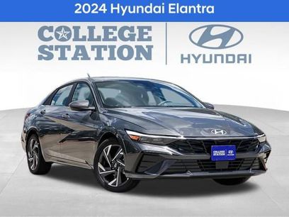 Used 2024 Hyundai Elantra SEL w/ Convenience Package