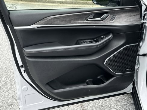 Used 2024 Jeep Grand Cherokee Limited 4xe image 10