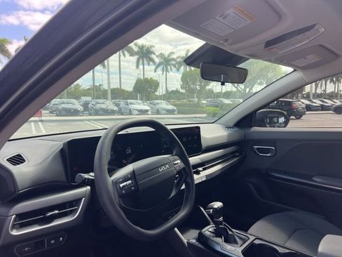 Used 2025 Kia K4 LX image 23