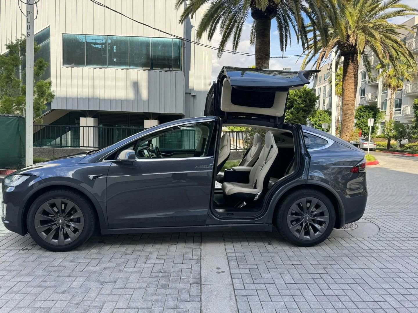 Used 2018 Tesla Model X 75D AWD/4WD image 5
