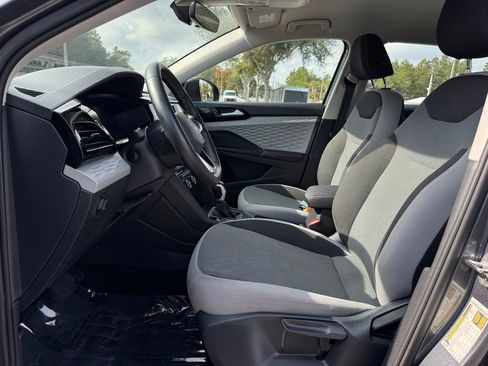 Used 2024 Volkswagen Taos S image 15