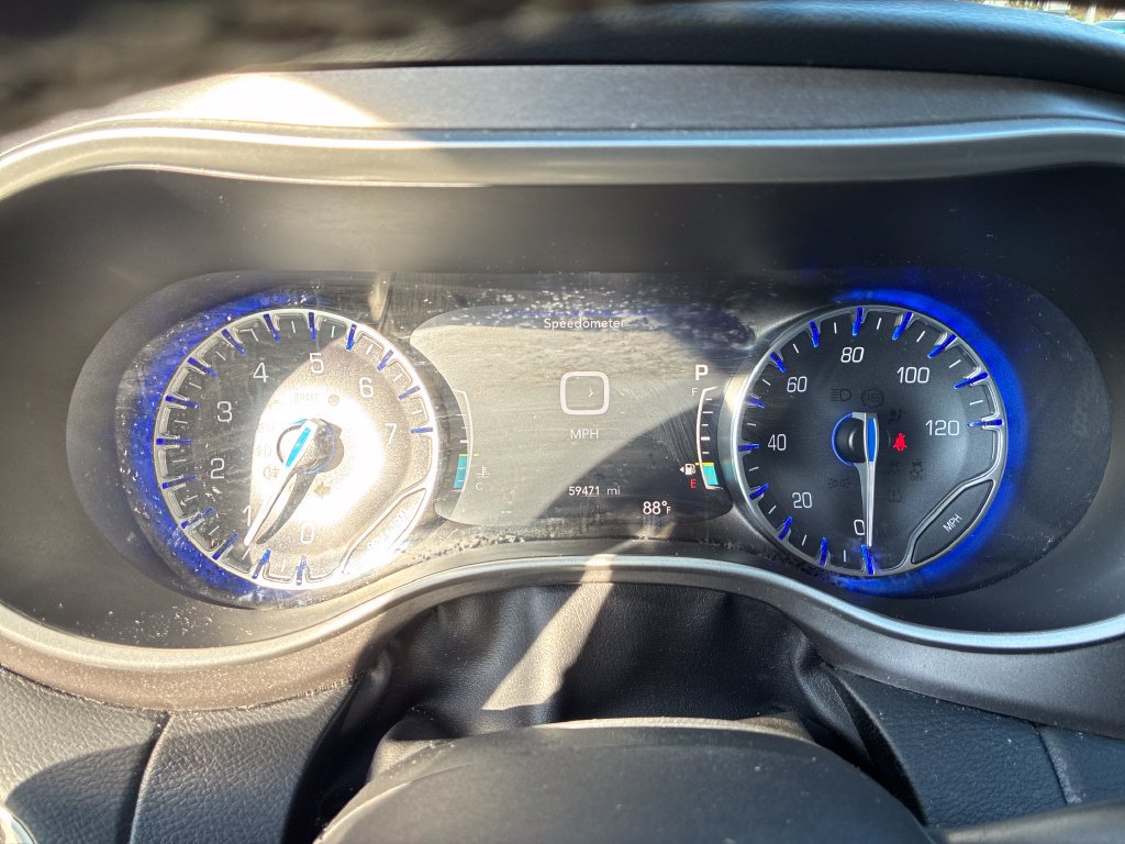 Used 2024 Chrysler Pacifica Touring-L FWD image 23