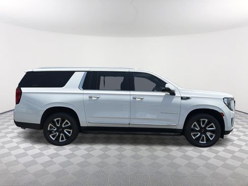 Used 2021 GMC Yukon XL SLT w/ SLT Luxury Plus Package AWD/4WD image 7