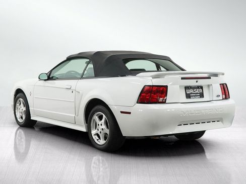 Used 2002 Ford Mustang Convertible RWD image 3